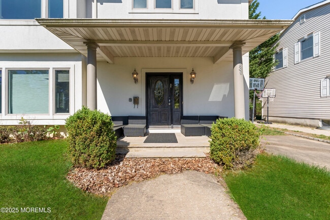 Building Photo - 230 Norwood Ave N