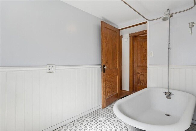 Building Photo - 751 Holmes Rd