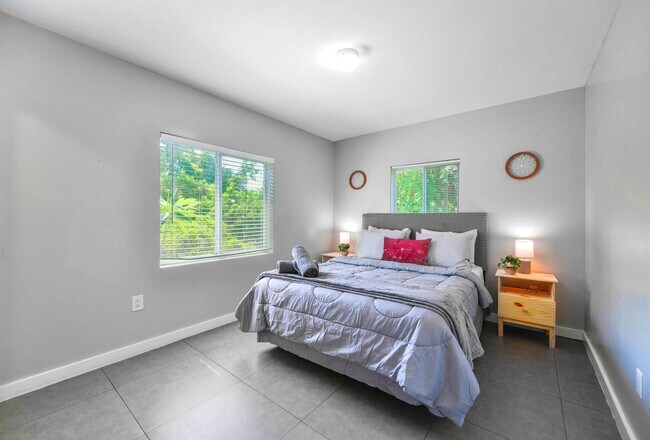 Building Photo - 437 NE 69th St