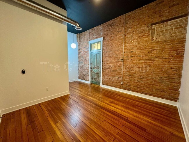 Building Photo - 209 W Main St