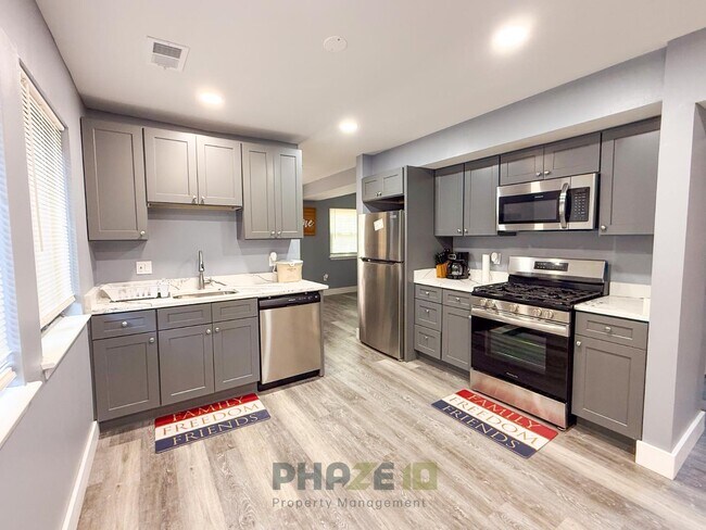 Building Photo - 9481 Cameldriver Ct