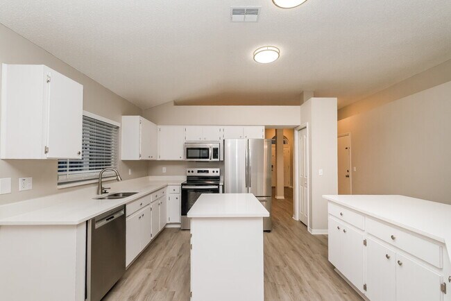 Building Photo - 5660 Paddock Trail Dr