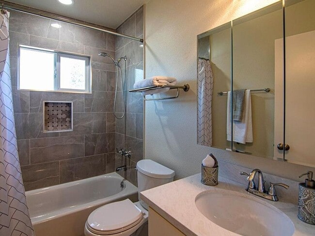 Building Photo - Spacious 5-Bedroom Home in Prime Sunnyvale...