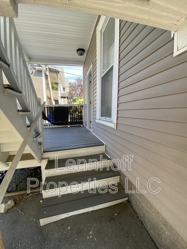 Building Photo - 146 Walnut St