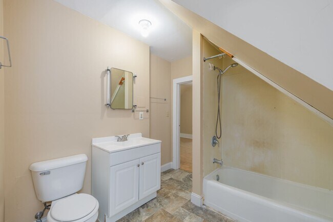 Building Photo - 355 Doty St