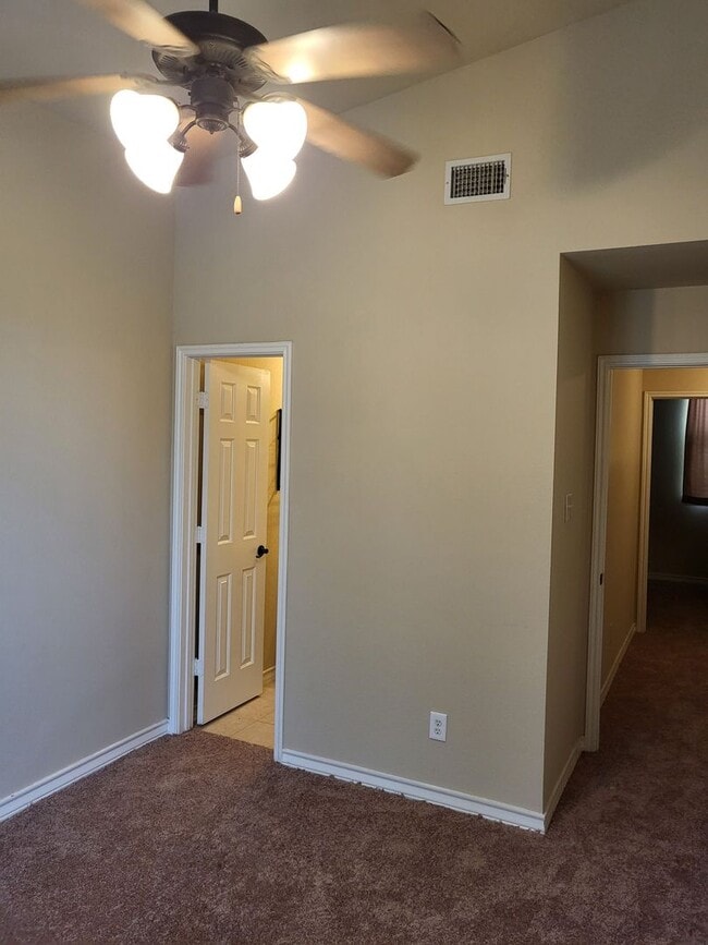 Building Photo - 122 E Nemo St