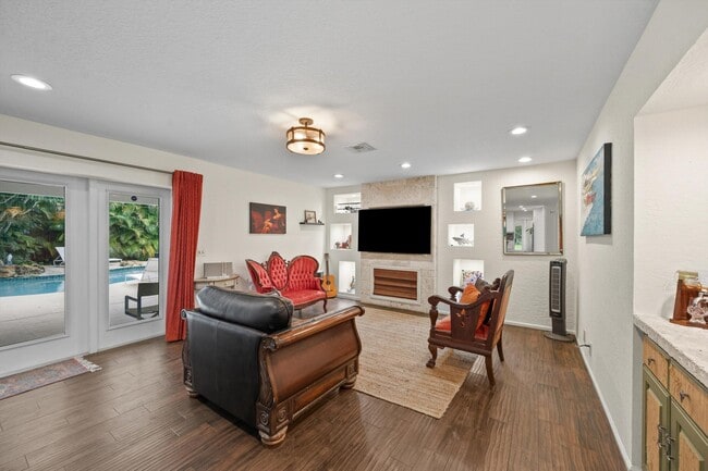 Building Photo - 92 Squire Dr