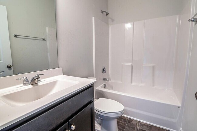 Building Photo - 214 Bedivere Ln