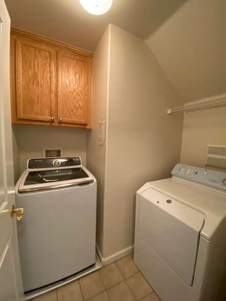 Building Photo - 3765 Finnian Way