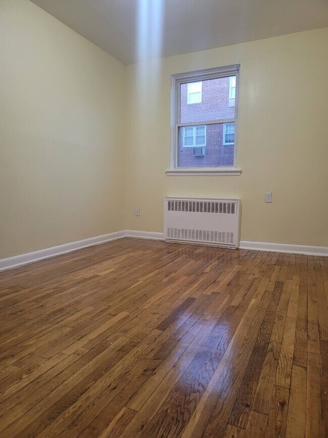 Building Photo - 1115 E 80th St