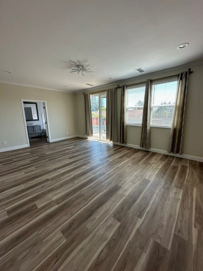 Building Photo - 7175 Vista Ridge Dr