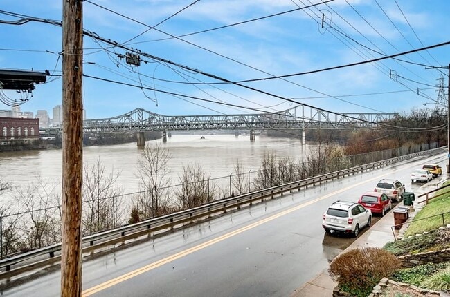 Building Photo - One Bedroom Loft in Covington!!