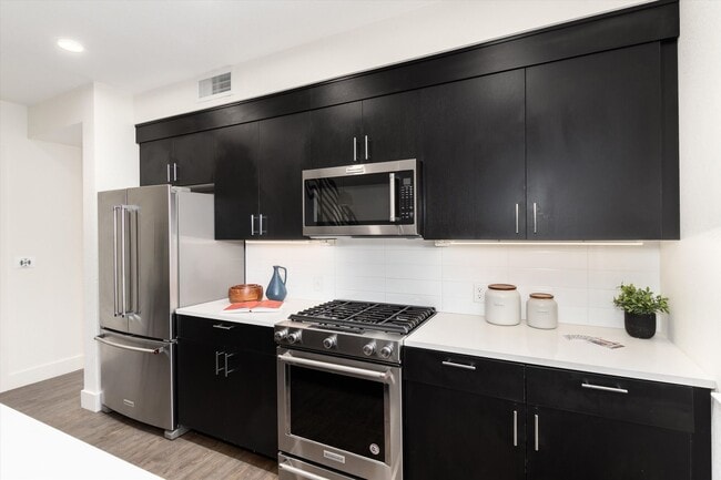 Building Photo - Beautiful West Wash Park home available NOW!