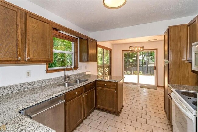 Building Photo - 330 Broken Lance Pl