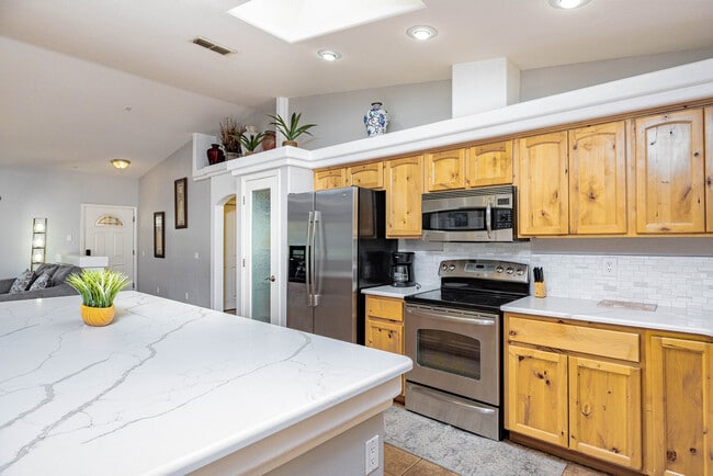 Building Photo - 3161 Newport Dr
