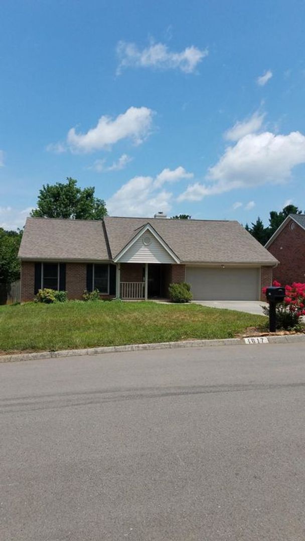 Primary Photo - Knoxville 37922 - 3 bedroom, 2 bath home -...