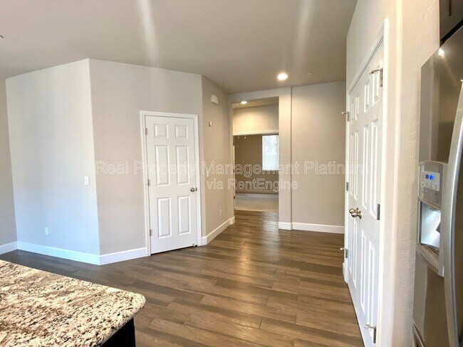 Building Photo - 1046 Lindsay Ln