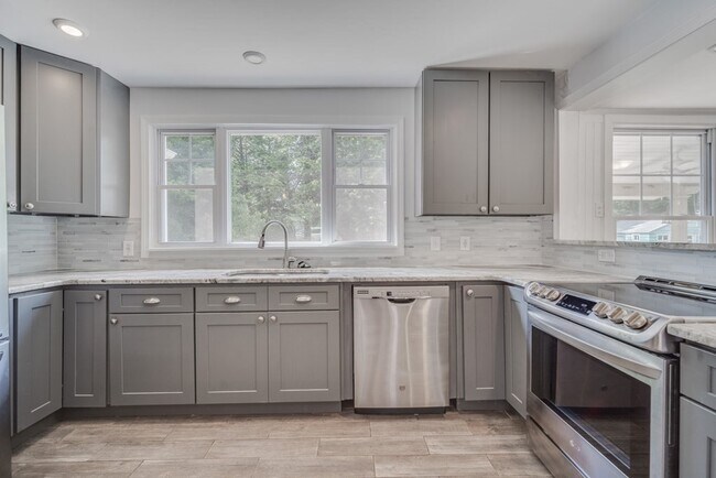 Building Photo - 1 Hickory Hill Dr