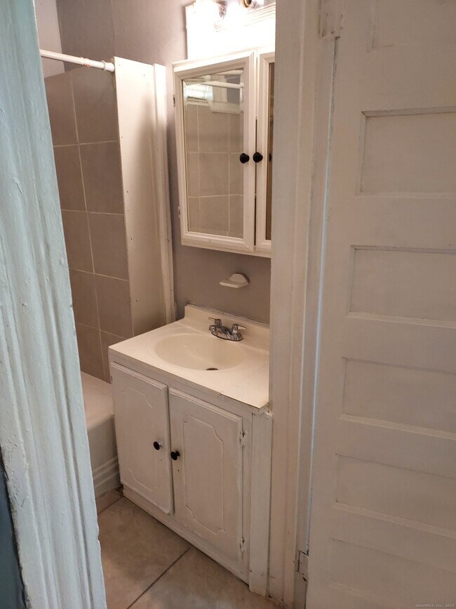 Building Photo - 339 Shelton Ave