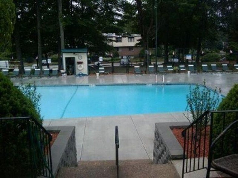 Building Photo - 1 Silvestri Cir