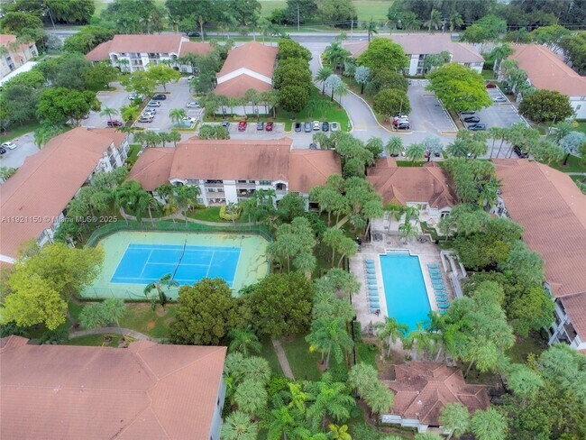 Building Photo - 630 S Park Rd