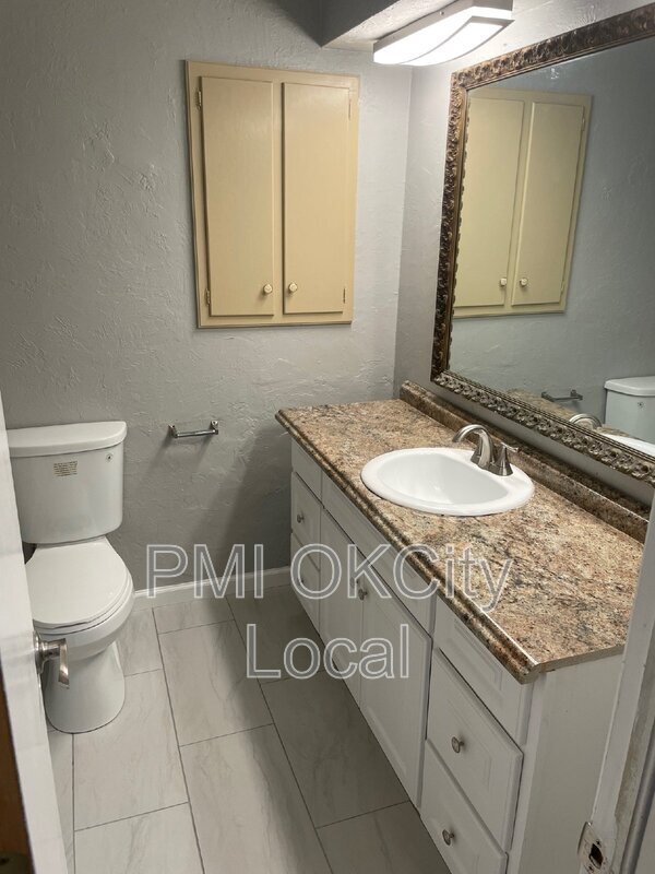 Building Photo - 3708 N Eagle Ln