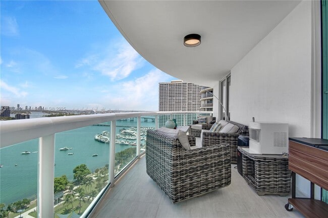 Building Photo - 1800 N Bayshore Dr
