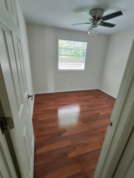 Building Photo - 955 Pheasant Ct