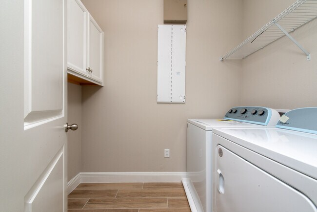 Building Photo - 6541 Rover Wy