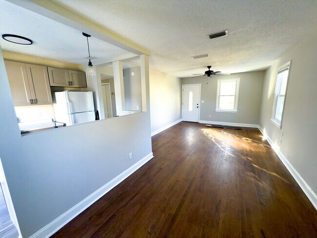 Building Photo - Great 3 Bedroom Rental Home Available