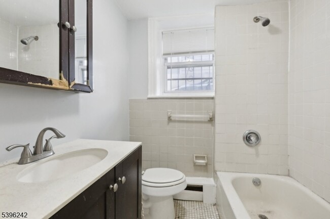 Building Photo - 162 Fairview Ave