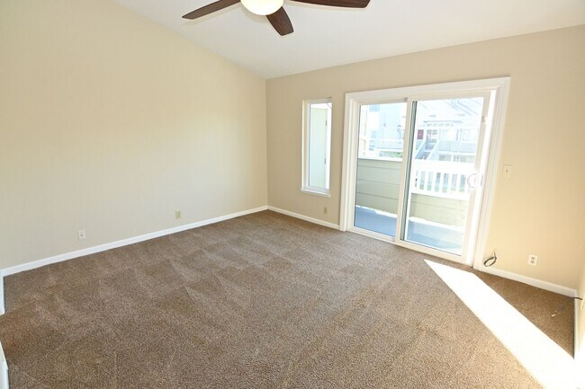 Building Photo - Nicely upated 2 Story Townhouse at Mansion Park with 2 Master Suites.