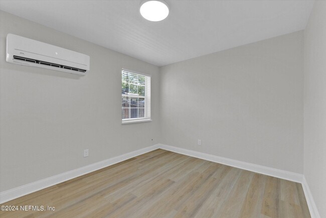 Building Photo - 1405 Palm Ave