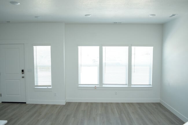Building Photo - 952 N 920 W