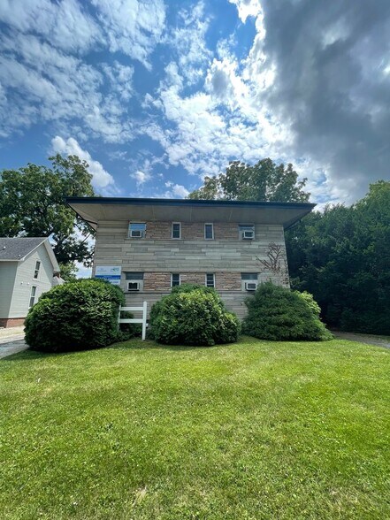 Building Photo - 913 W Church St