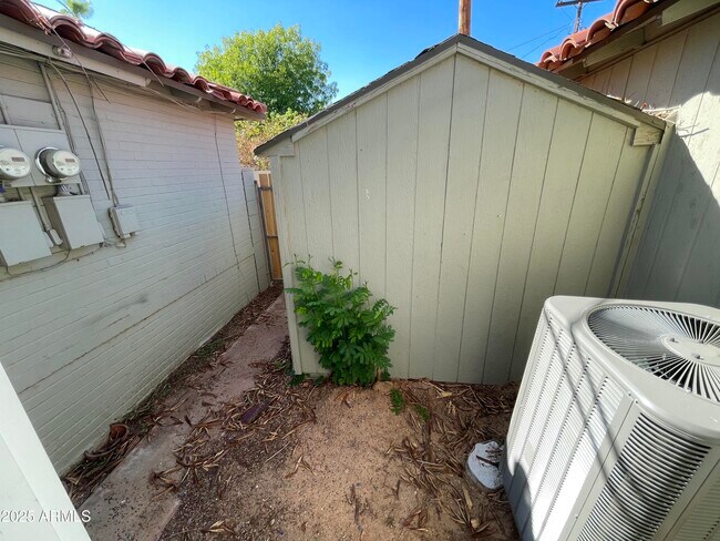 Building Photo - 602 E San Juan Ave