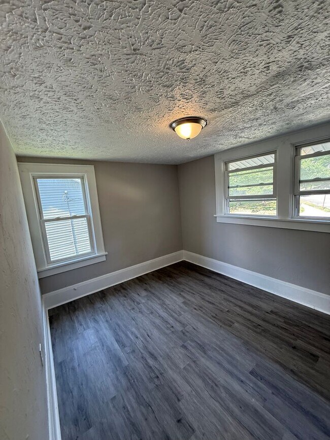 Building Photo - Section 8 and EDEN Accepted!!! Newly Renov...