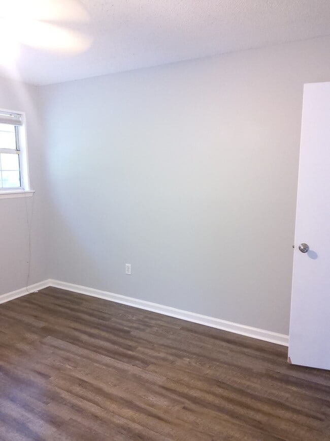 Building Photo - 101 Brandon Ln