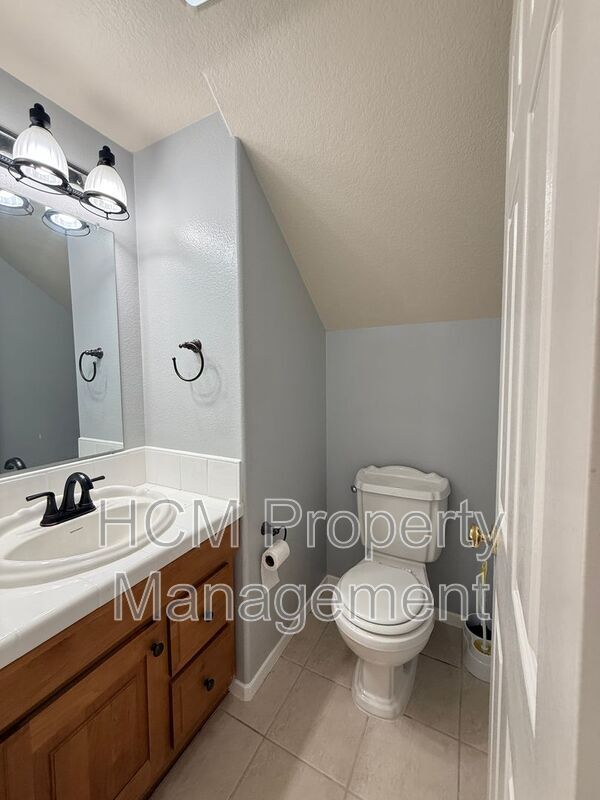 Building Photo - 651 N Jensen Pl