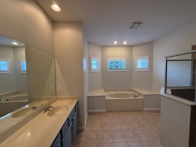 Building Photo - Exquisite 4-Bedroom, 3- Bathroom Home