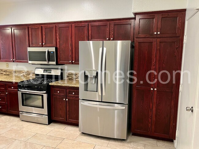 Building Photo - 10960 Creekbridge Pl