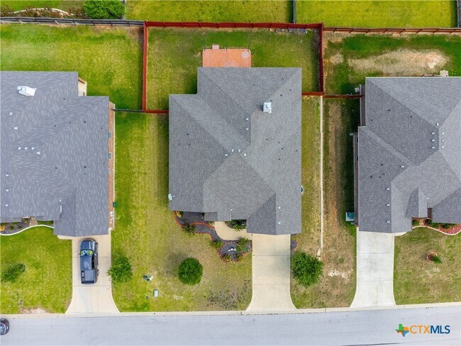 Building Photo - 2033 Catkins Ln