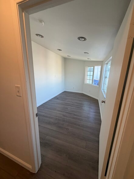 Building Photo - 936 N Ditman Ave