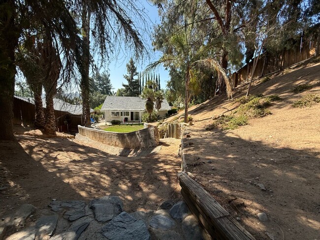 Building Photo - New Photos! Lovely One Level home in Valen...