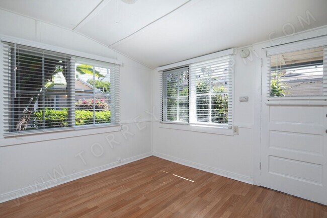Building Photo - OPEN HOUSE: 9/13 11:30AM-12:30PM ~ OB Cott...