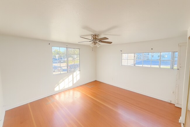 Building Photo - Large 6 bed 3 bath House on the Corner of East Falls!