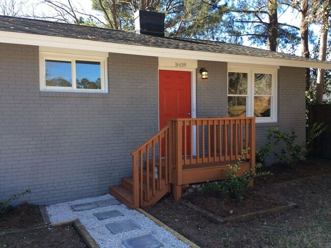 Primary Photo - Charming 2Bed/1Bath Triplex in North Raleigh!