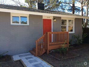 Building Photo - Coming Soon! Charming 2Bed/1Bath Triplex i...