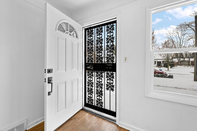 Building Photo - 18525 Westmoreland Rd