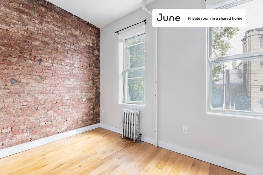 Building Photo - Room in Shared 5 bed/2 bath home